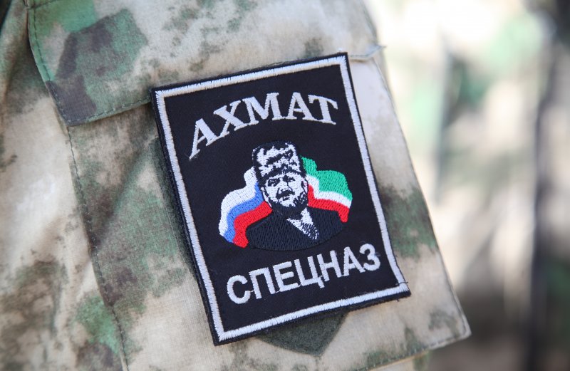 ЧЕЧНЯ. Чеченские бойцы разбирают укрепрайоны противника