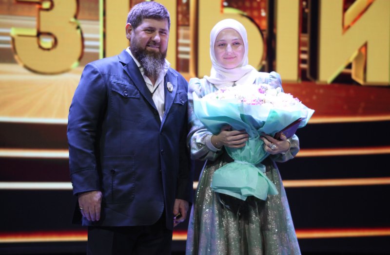 ЧЕЧНЯ. Х. Кадыровой присвоено звание «Заслуженный работник социальной сферы Чеченской Республики»