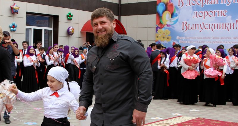 ЧЕЧНЯ. Рамзан Кадыров поздравил  педагогов с профессиональными праздником