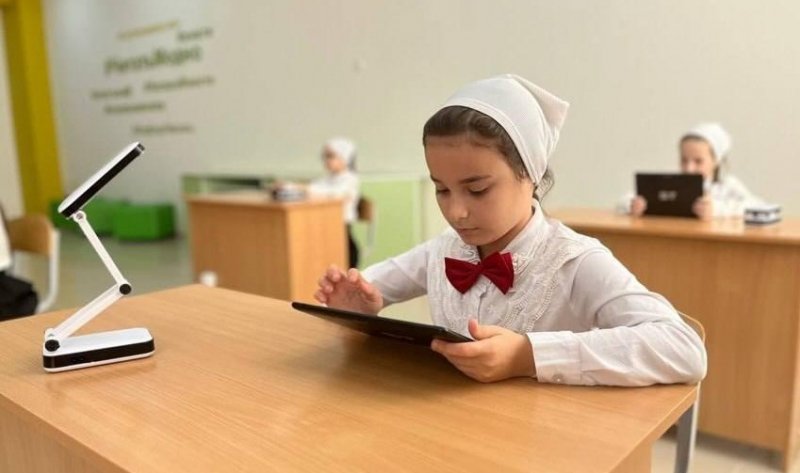 ЧЕЧНЯ. В чеченских школах пройдут выставки «Весь этот мир творит учитель»