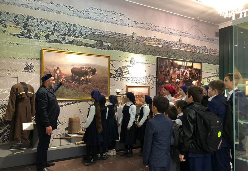 ЧЕЧНЯ. В музее им. Л.Н. Толстого прошел музейный урок «Учитель создает нацию»