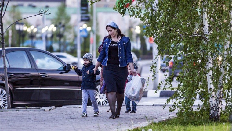 ЧЕЧНЯ. Закон о сохранении пособия по уходу за ребенком для родителя поддержали 8 из 10 жителей Грозного