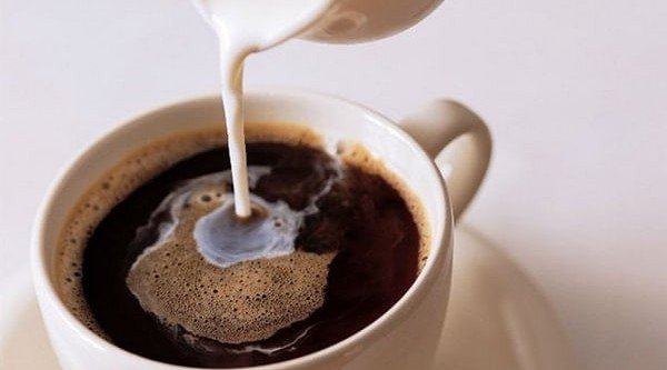 Две причины по которым не стоит пить кофе с молоком