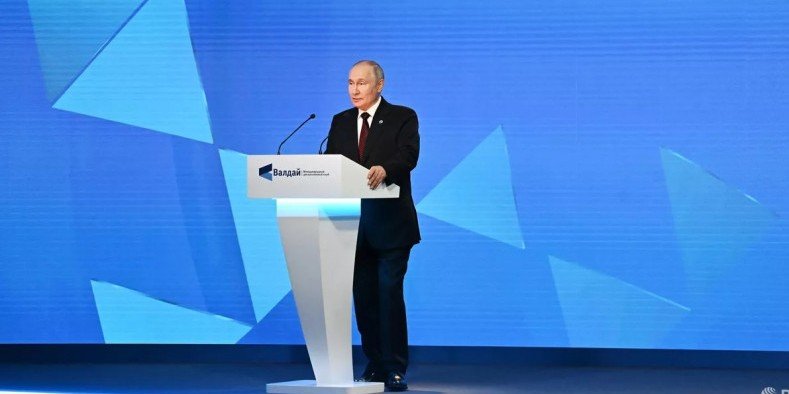 Уровень доверия россиян президенту РФ Владимиру Путину составляет 77%