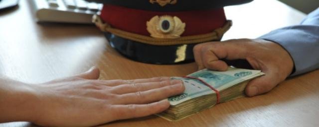 ВОЛГОГРАД. В Волгограде суд приговорил экс-следователя к 10 годам колонии за взятку в 21 млн рублей