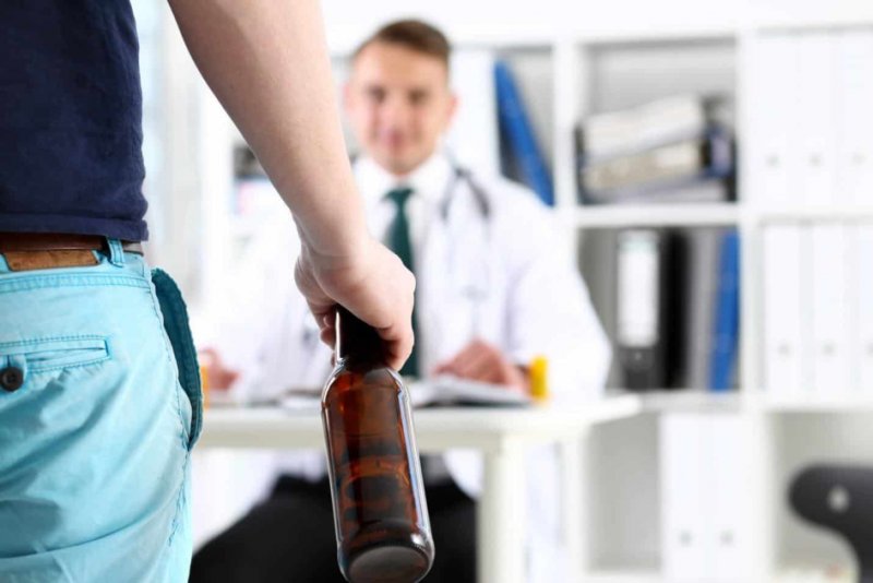 Вывод из алкогольного запоя в наркологической клинике: детоксикация и реабилитация