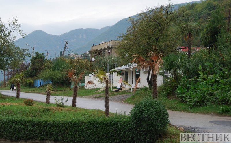 АБХАЗИЯ. Шторм в Абхазии - Гагра остается без воды