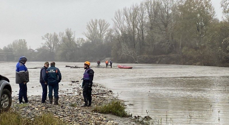 АДЫГЕЯ. Спасатели Адыгеи обнаружили в машине в реке Белая тело женщины