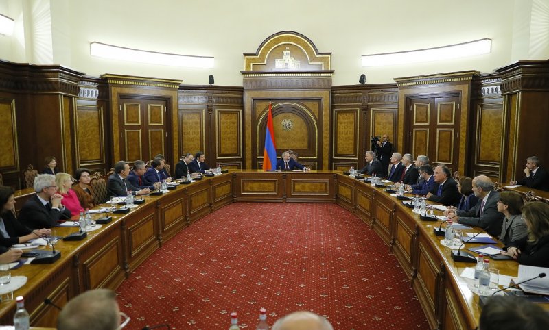 АРМЕНИЯ. Пашинян обсудил с ЕС укрепление демократии в Армении