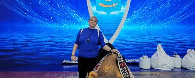 АСТРАХАНЬ. Астраханка восхитилась стендом родного региона на Международной выставке «Россия» на ВДНХ