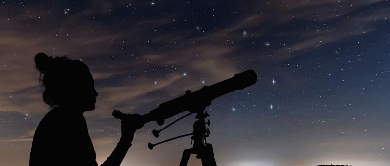 АСТРАХАНЬ. Астраханские астрономы-любители гонялись за редкой кометой по степи