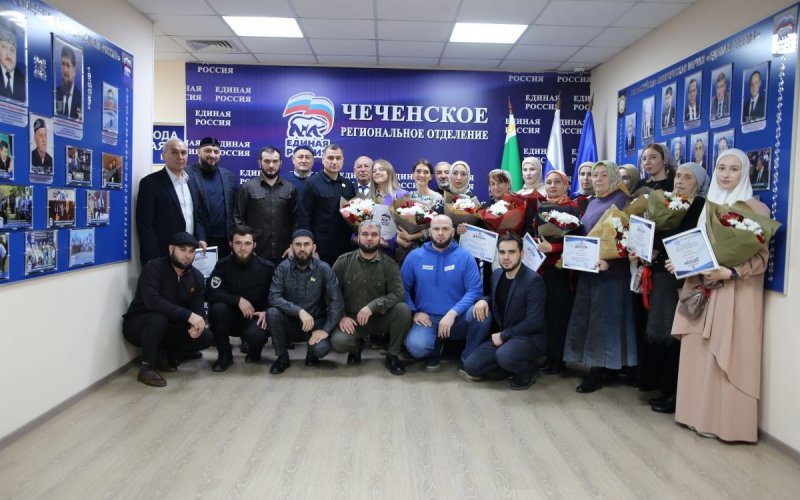 ЧЕЧНЯ. Адлан Динаев наградил лидеров мобильного приложения «ВВЕРХ» в Чеченской Республике