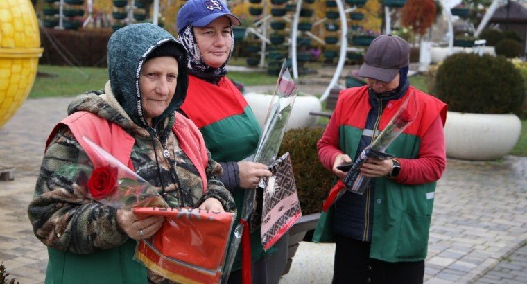 ЧЕЧНЯ. Активисты «Единой России» поздравили чеченских женщин с Днем матери