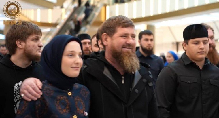 ЧЕЧНЯ. Рамзан Кадыров вместе с семьей и соратниками принял участие в акции «Дети Чечни - детям Палестины»