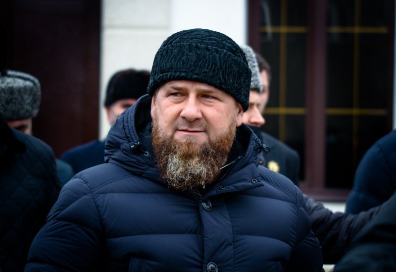 ЧЕЧНЯ. В ходе прогулки по Грозному Р. Кадыров пообщался с жителями чеченской столицы
