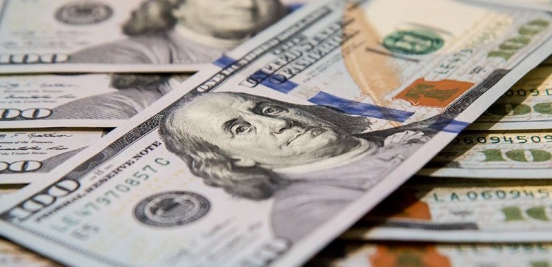 Курс доллара упал ниже 90 рублей впервые с 27 июля