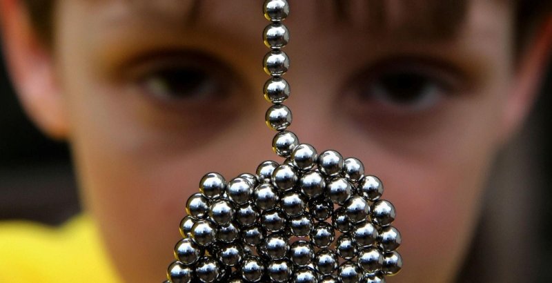 Московские врачи спасли девочку, проглотившую 36 магнитных шариков