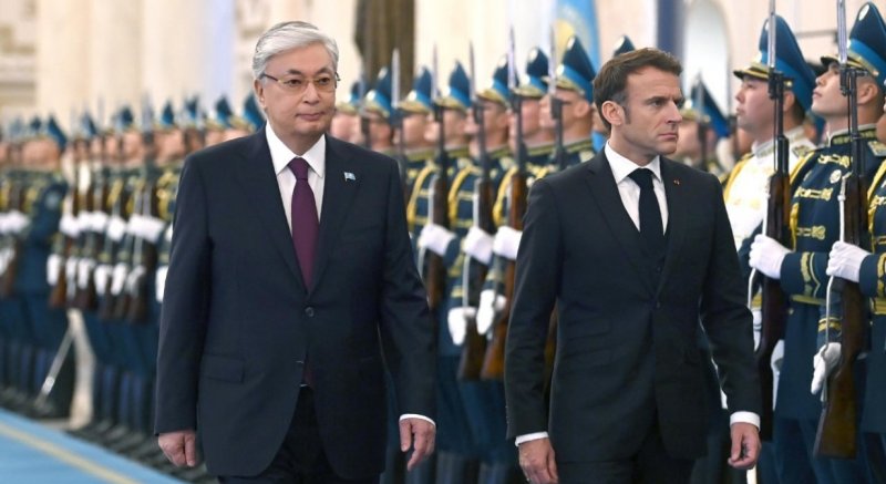 Президент Казахстана назвал визит Макрона в свою страну историческим