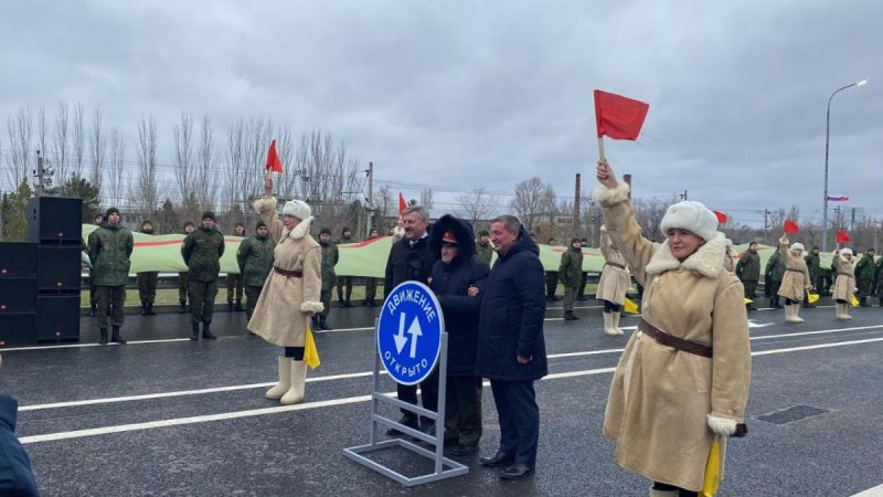 ВОЛГОГРАД. В Волгограде открыли новую дорогу, названную в честь защитника Сталинграда Евгения Рогова