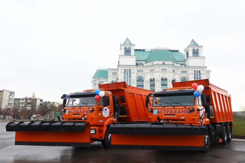 АСТРАХАНЬ. В Астрахань пришла новая спецтехника для коммунальных служб
