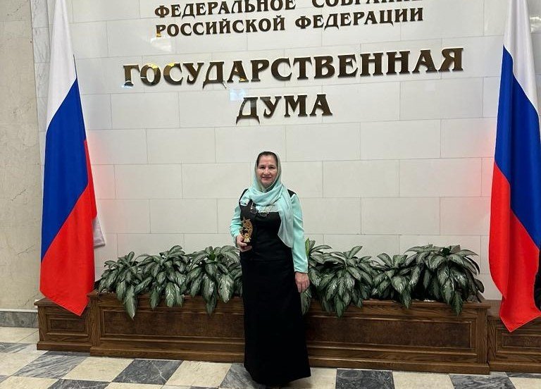 ЧЕЧНЯ. Предприниматель из ЧР Лиза Абубакарова в Госдуме получила награду Ассамблеи женщин-руководителей