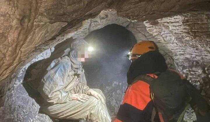КРАСНОДАР. Исследовательнице Навалишенской пещеры в Сочи потребовалась помощь спасателей
