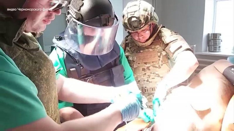СЕВАСТОПОЛЬ. В Севастополе хирурги и саперы МЧС провели совместную операцию по извлечению из тела бойца неразорвавшегося боеприпаса
