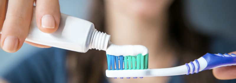 Стоматолог Автандилян назвала вредные вещества, содержащиеся в зубной пасте