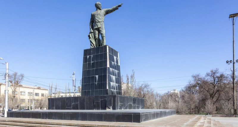 ВОЛГОГРАД. Отреставрированную скульптура Феликса Дзержинского доставили из подмосковного Жуковского в Волгоград