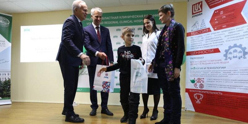 ВОЛГОГРАД. В сурдологическом центре Волгоградской области слабослышащие дети получили высокотехнологичные слуховые аппараты
