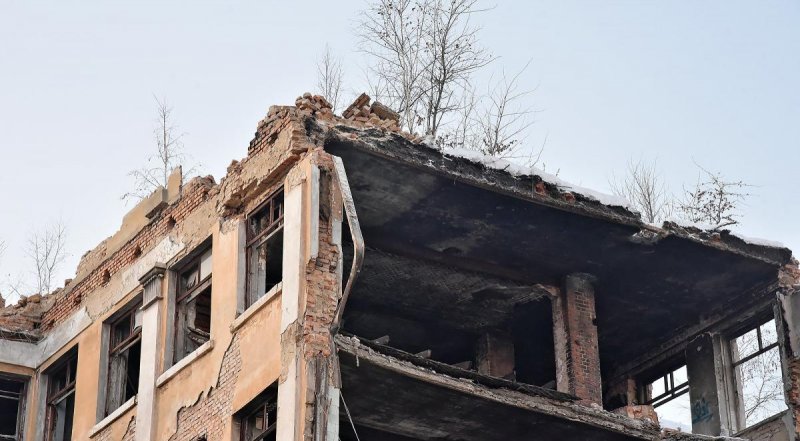 ВОЛГОГРАД. Заброшенное здание в Волгограде, где травмировалась школьница, вновь попало в поле зрения СКР