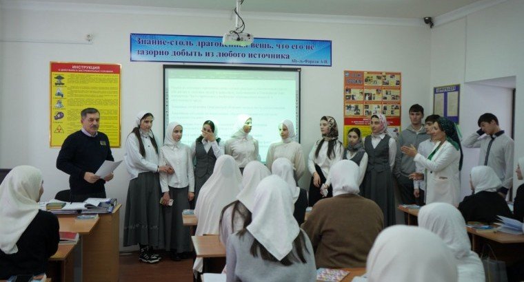 ЧЕЧНЯ. Участники акции «Карьера Первых» посетили Чеченский государственный педколледж