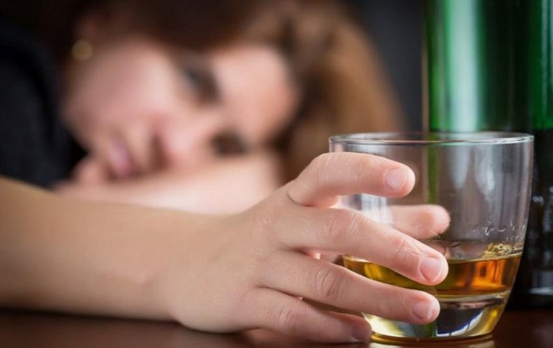 Гастроэнтеролог Лебедева предупредила о вреде алкоголя при стрессе