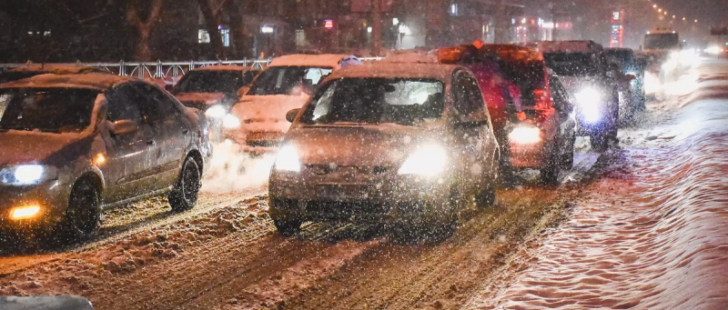 РОСТОВ. После снегопада Ростов встал в 8-бальной пробке