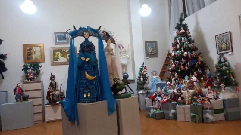 С. ОСЕТИЯ. Земфира Дзиова и ее ученики представили новые работы на выставке авторских кукол во Владикавказе