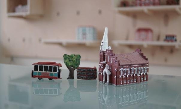С. ОСЕТИЯ. Жительница Владикавказа создает керамические миниатюры архитектурных красот города