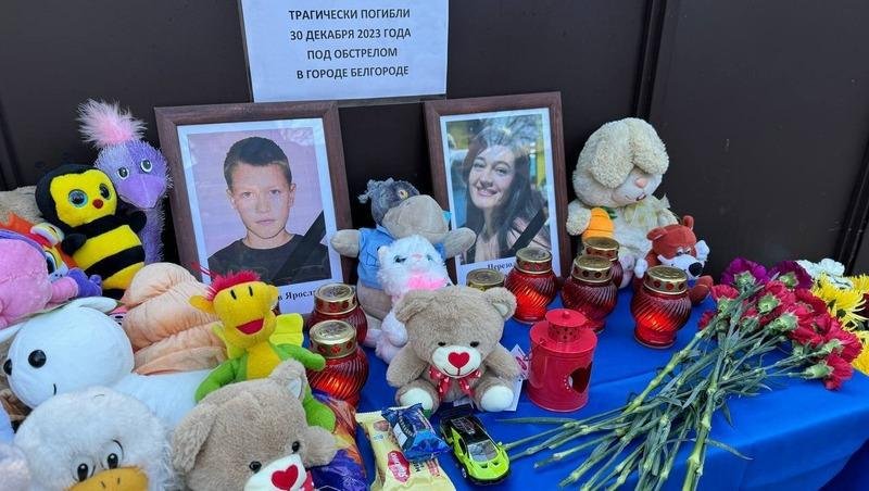 СТАВРОПОЛЬЕ. Стихийный мемориал в память о погибшей в теракте в Белгороде семье появился в Пятигорске