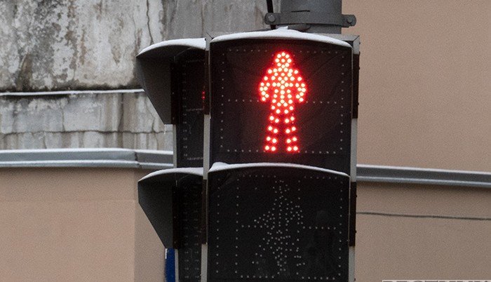 Светофор научился определять пешеходов-нарушителей в Москве