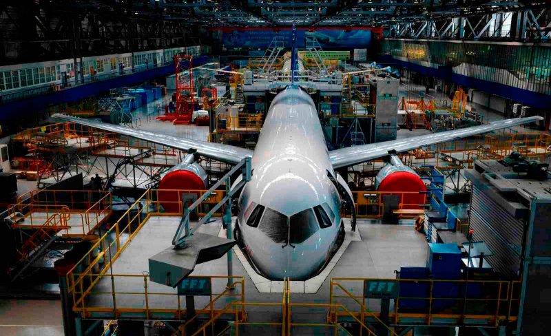 В РФ принята программа по расширению производства самолетов и комплектующей техники