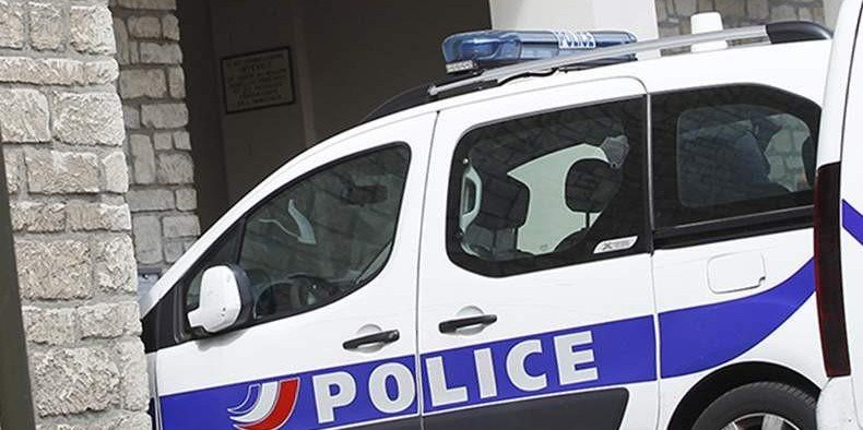 Во Франции в новогоднюю ночь сожгли 745 автомобилей, полиция задержала 380 человек