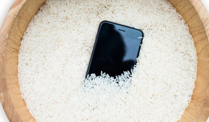 Apple запретила сушить iPhone с помощью внешних источников тепла