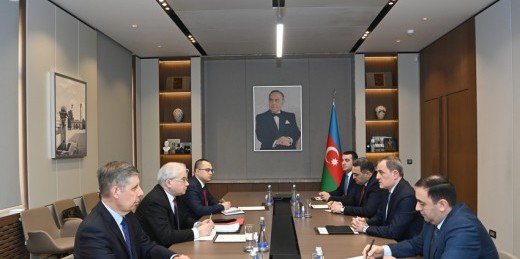 Байрамов и Ховаев обсудили мирный процесс Еревана и Баку