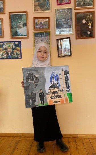 ЧЕЧНЯ. Юная школьница из Дагестана нарисовала Р.Кадырова для конкурса рисунков героев