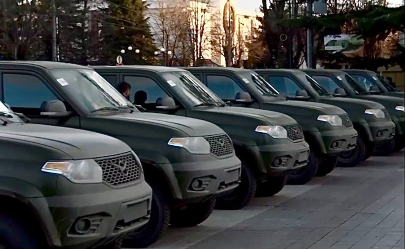 ЧЕЧНЯ. Военнослужащие Южной Осетии получили 10 автомобилей УАЗ «Патриот» и финансовую помощь от Фонда Кадырова