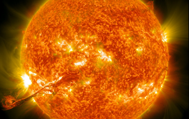 Эксперт Галкин рассказал о последствиях для Земли от мощных вспышек на Солнце