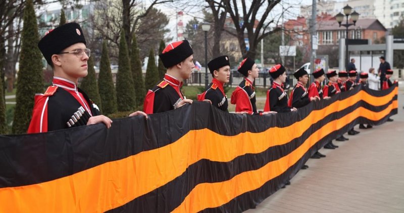 КРАСНОДАР. В Краснодаре провели ежегодное шествие с Георгиевской лентой в честь годовщины освобождения города от фашистов
