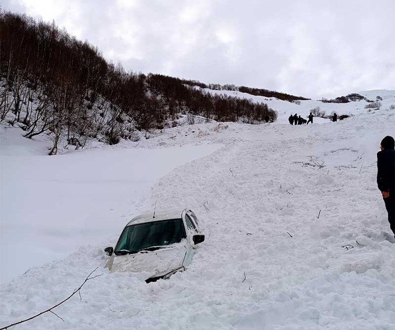 ДАГЕСТАН. Лавина снесла автомобили в дагестанских горах