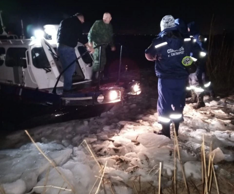 РОСТОВ. Четверо подростков оказались на льдине в Таганрогском заливе