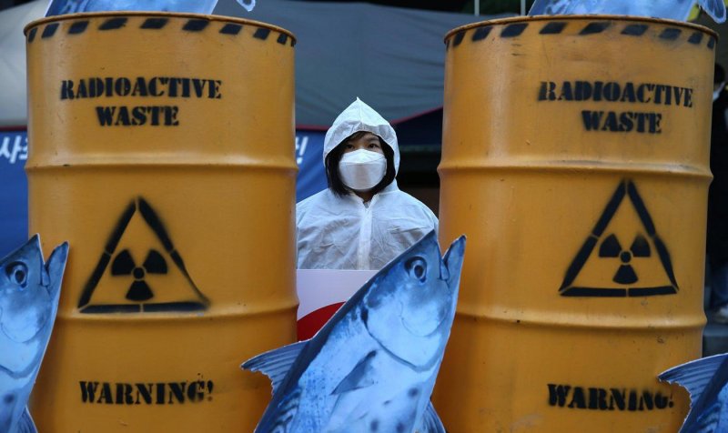 Сотрудник АЭС «Фукусима-1» извинился за утечку радиоактивной воды