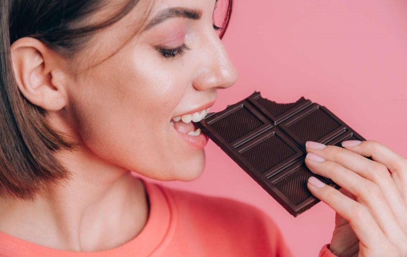 Врач Агапкин: 20 граммов тёмного шоколада в день защищают от образования тромбов